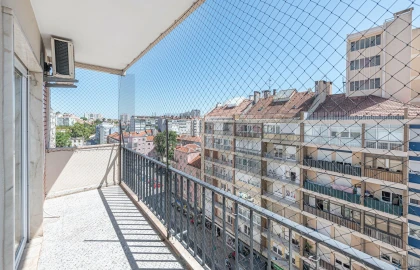 Apartamento T3 para Arrendamento em São Domingos de Benfica