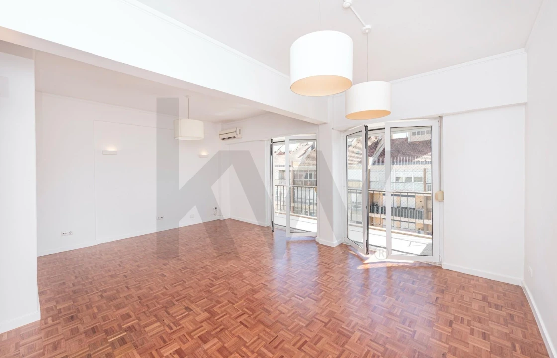Apartamento T3 para Arrendamento em São Domingos de Benfica Foto 4