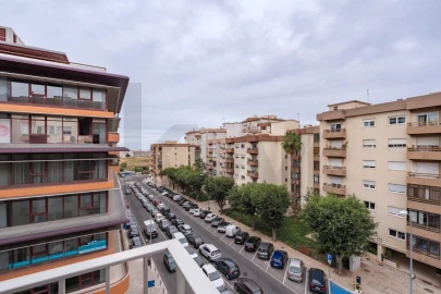 Apartamento T2 para Venda em Oeiras e São Julião da Barra, Paço de Arcos e Caxias