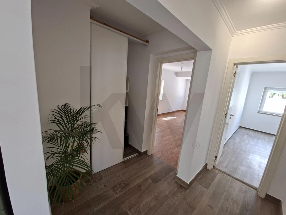 Apartamento T2 para Venda em São Domingos de Rana Foto 9