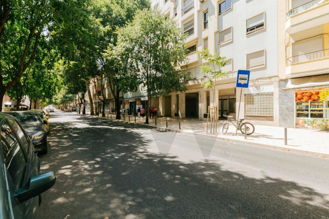 Apartamento T3 para Arrendamento em Benfica Foto 37