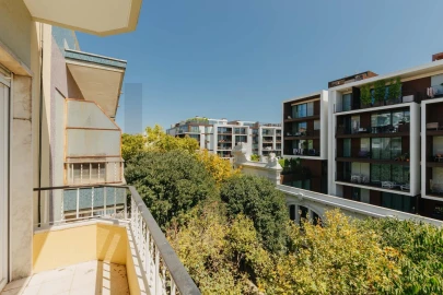 Apartamento T3 para Arrendamento em Benfica