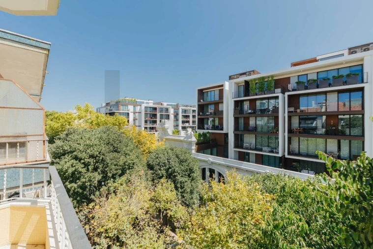 Apartamento T3 para Arrendamento em Benfica Foto 23