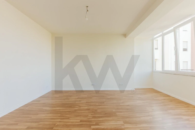 Apartamento T3 para Arrendamento em Benfica Foto 2