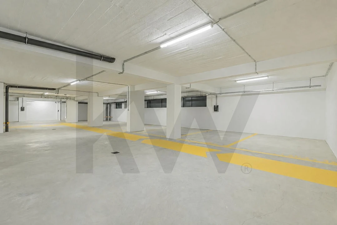 Apartamento T1 para Arrendamento em Campolide Foto 14
