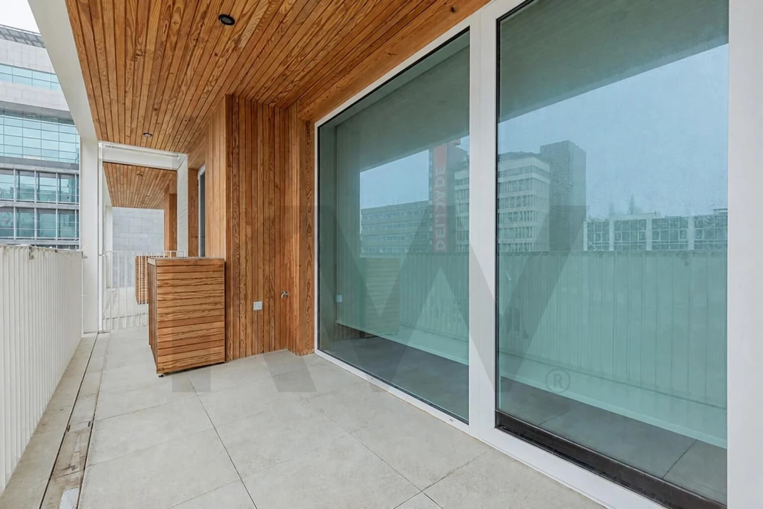 Apartamento T1 para Arrendamento em Campolide Foto 13