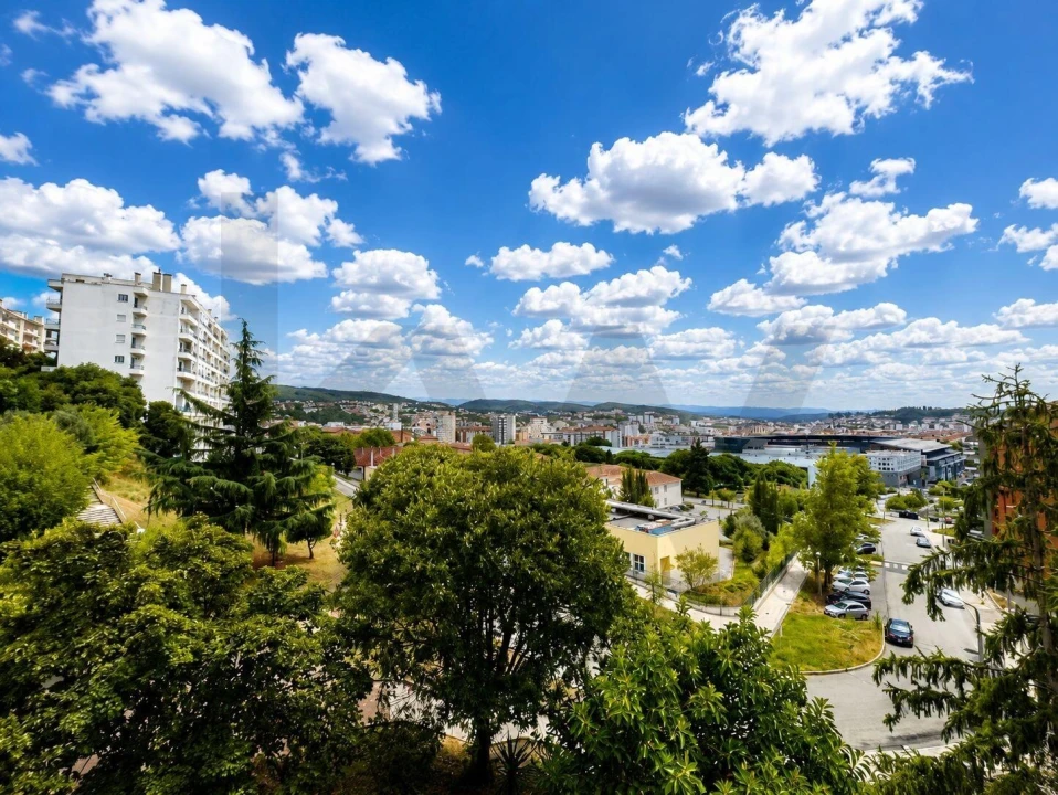 Apartamento T3 para Venda em Santo Antonio dos Olivais Foto 1