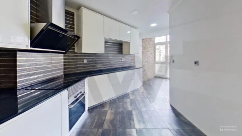 Apartamento T3 para Arrendamento em Queluz e Belas