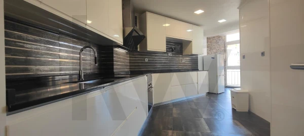 Apartamento T3 para Arrendamento em Queluz e Belas