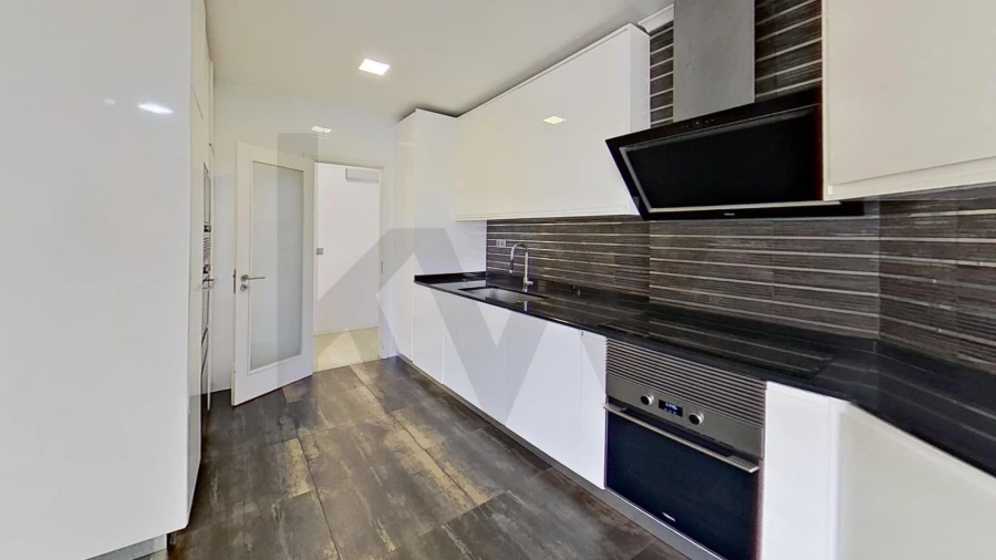 Apartamento T3 para Arrendamento em Queluz e Belas
