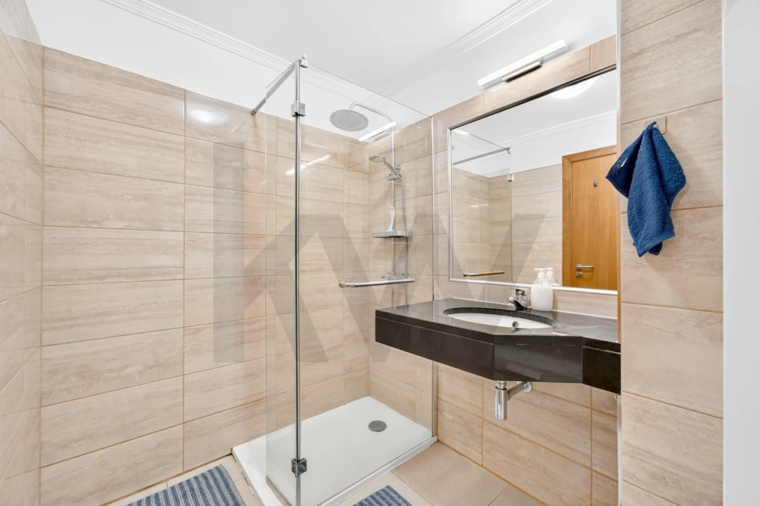 Apartamento T2 para Venda em Caniço Foto 35
