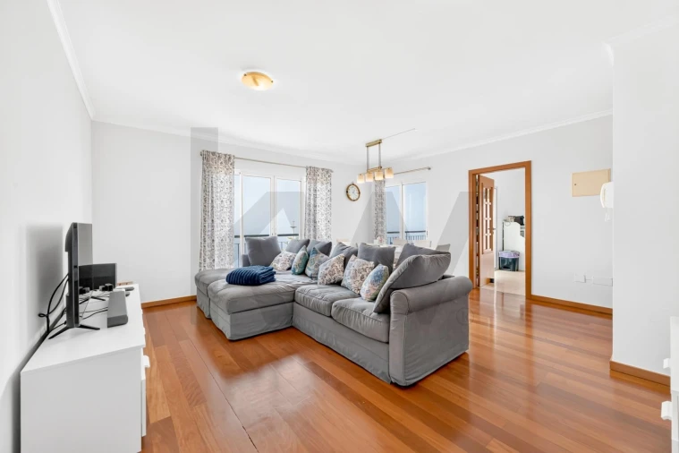 Apartamento T2 para Venda em Caniço Foto 2