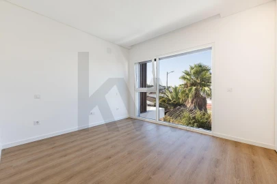 Moradia T5 para Venda em Charneca de Caparica e Sobreda