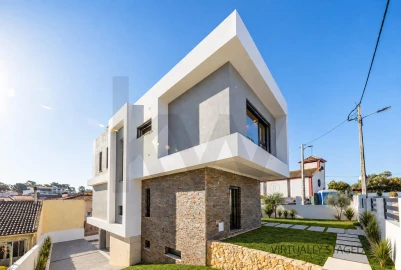 Moradia T5 para Venda em Charneca de Caparica e Sobreda