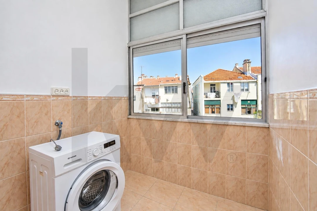 Apartamento T2 para Venda em Campolide Foto 24