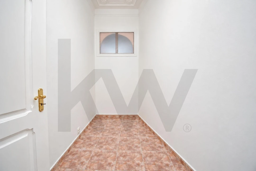Apartamento T2 para Venda em Campolide Foto 14