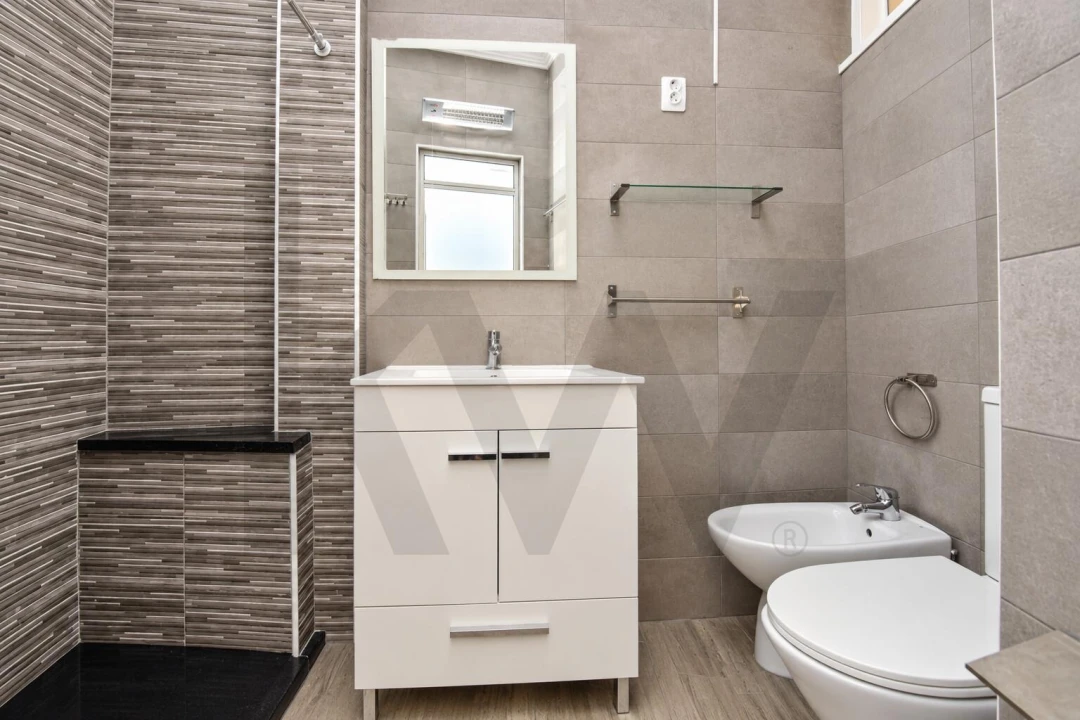 Apartamento T2 para Venda em Campolide Foto 16