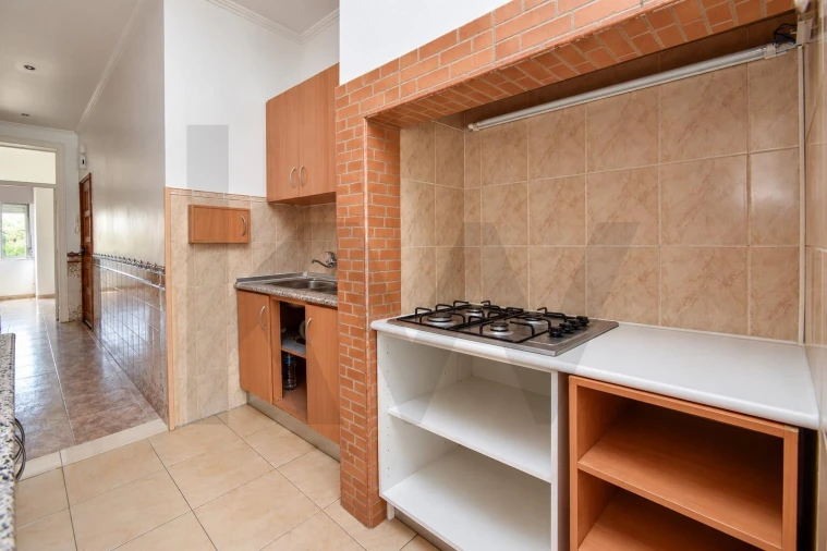 Apartamento T2 para Venda em Campolide Foto 18