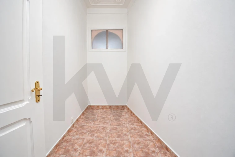 Apartamento T2 para Venda em Campolide Foto 14