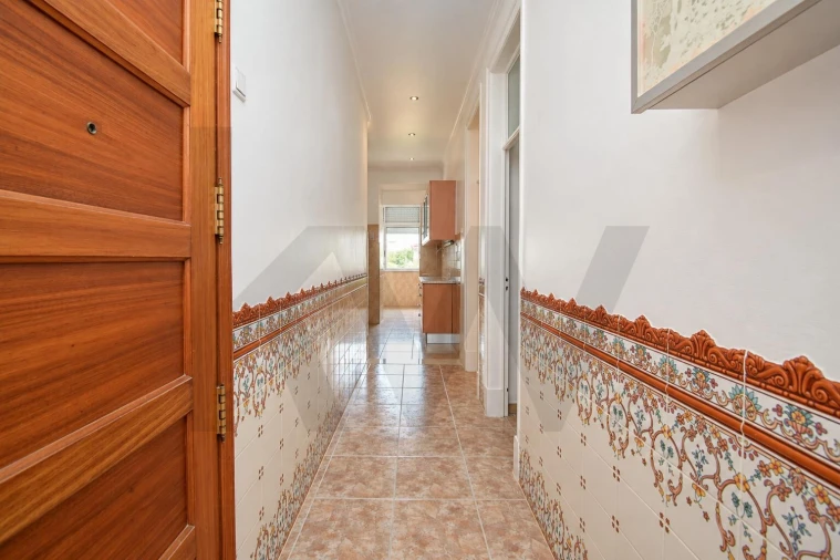 Apartamento T2 para Venda em Campolide Foto 2
