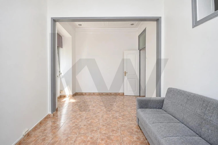 Apartamento T2 para Venda em Campolide Foto 6