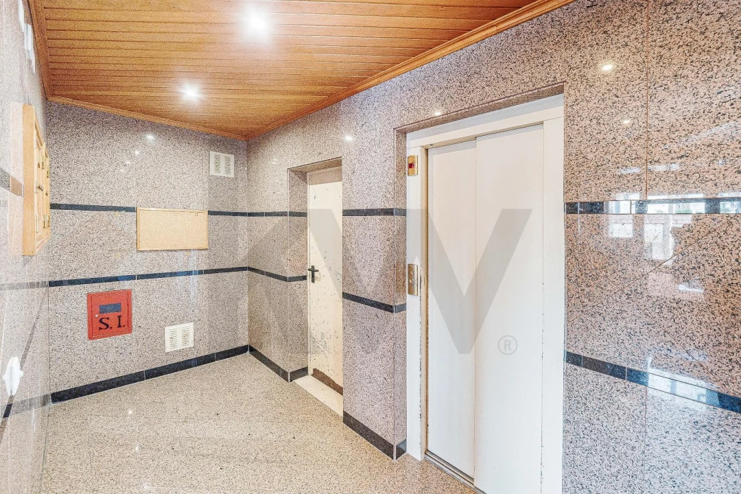 Apartamento T4 para Venda em Algueirão-Mem Martins Foto 34