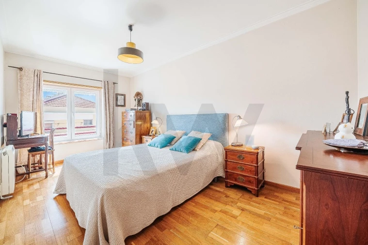 Apartamento T4 para Venda em Algueirão-Mem Martins Foto 3