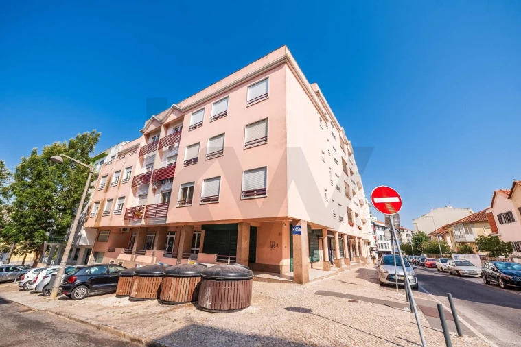 Apartamento T4 para Venda em Algueirão-Mem Martins Foto 36
