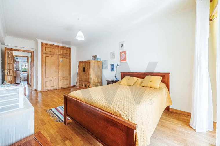 Apartamento T4 para Venda em Algueirão-Mem Martins Foto 15