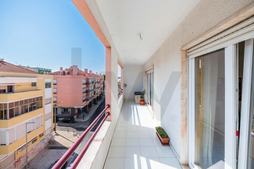 Apartamento T4 para Venda em Algueirão-Mem Martins Foto 31