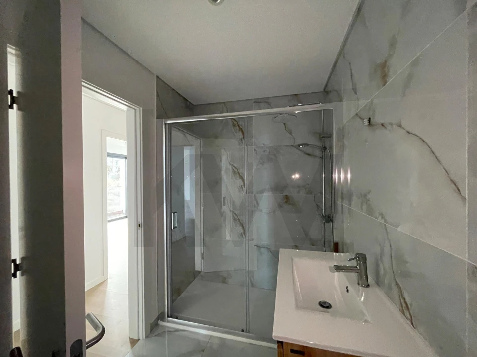 Apartamento T3 para Venda em Caniço Foto 32