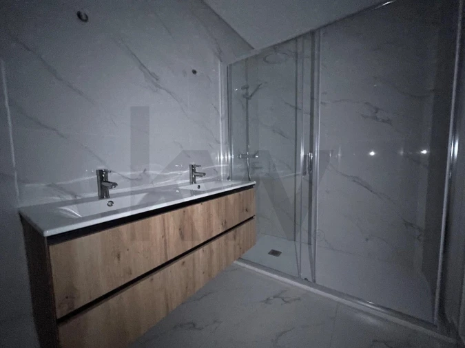 Apartamento T3 para Venda em Caniço Foto 9