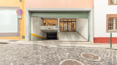 Loja para Venda em Funchal (São Pedro)
