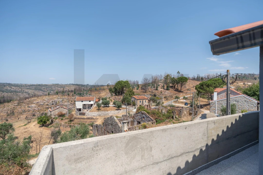 Moradia T6 para Venda em Ervedal e Vila Franca da Beira Foto 9