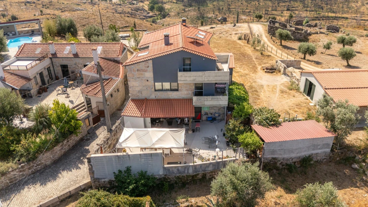 Moradia T6 para Venda em Ervedal e Vila Franca da Beira Foto 4