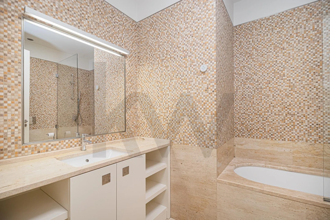 Apartamento T1 para Arrendamento em Santo António Foto 15