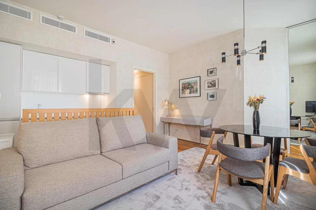 Apartamento T1 para Arrendamento em Santo António Foto 1