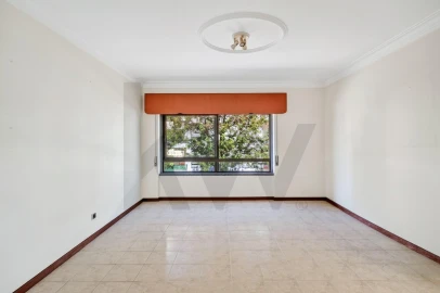 Apartamento T3 para Venda em Carcavelos e Parede