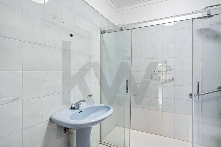 Apartamento T3 para Venda em Carcavelos e Parede Foto 18