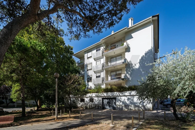 Apartamento T3 para Venda em Carcavelos e Parede Foto 34