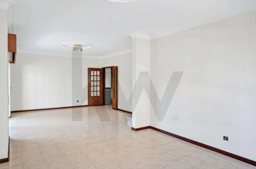 Apartamento T3 para Venda em Carcavelos e Parede Foto 9
