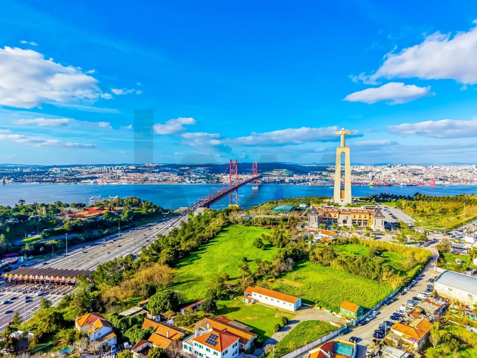 Apartamento T3 para Venda em Almada, Cova da Piedade, Pragal e Cacilhas Foto 1