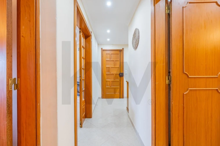Apartamento T3 para Venda em Almada, Cova da Piedade, Pragal e Cacilhas Foto 40