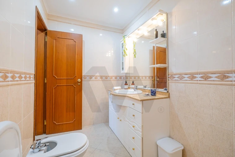 Apartamento T3 para Venda em Almada, Cova da Piedade, Pragal e Cacilhas Foto 35