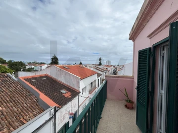 Moradia T4 para Venda em Ponta Delgada (São Sebastião)