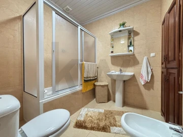 Moradia T4 para Venda em Ponta Delgada (São Sebastião)