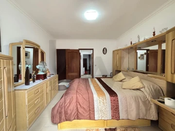 Moradia T4 para Venda em Ponta Delgada (São Sebastião)
