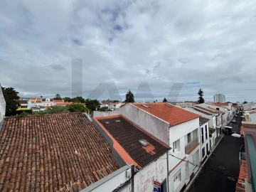 Moradia T4 para Venda em Ponta Delgada (São Sebastião)