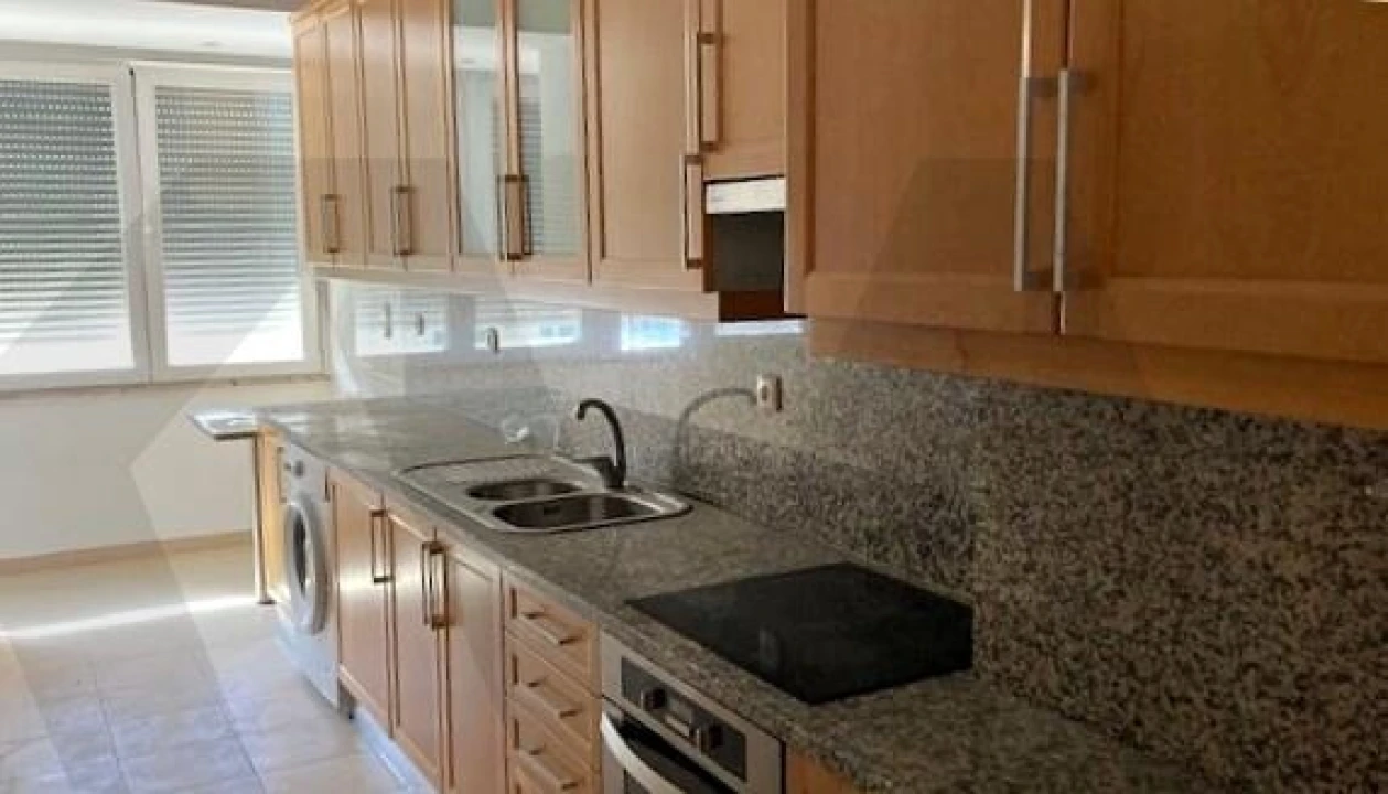 Apartamento T1 para Arrendamento em Santo António Foto 2