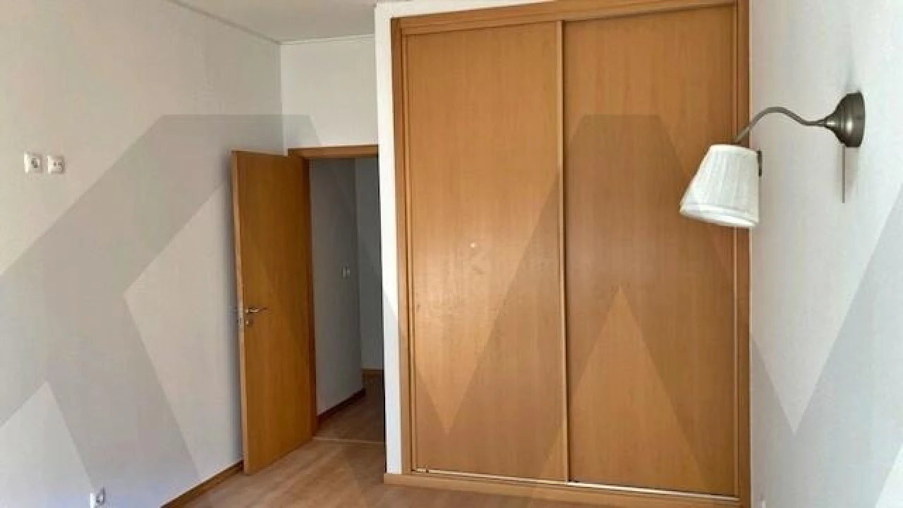 Apartamento T1 para Arrendamento em Santo António Foto 5